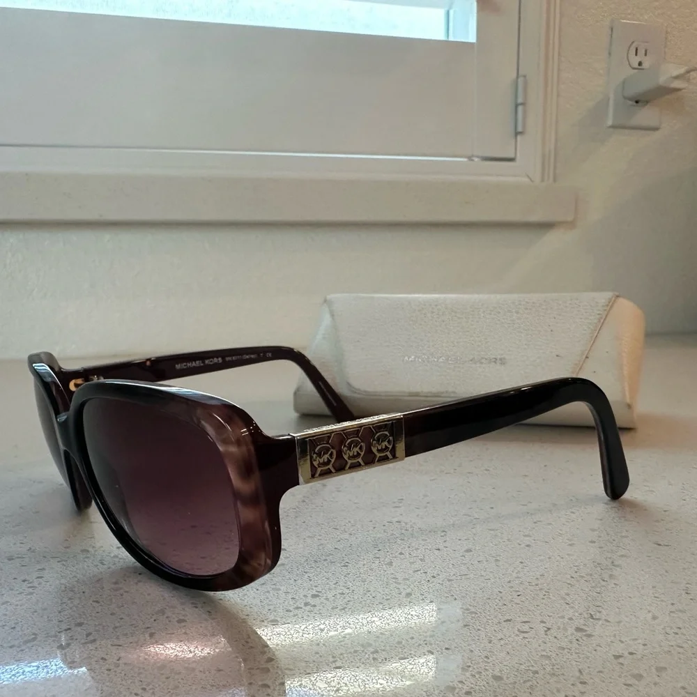 Michael Kors 6011/30188H sunglasses - Picture 3 of 7